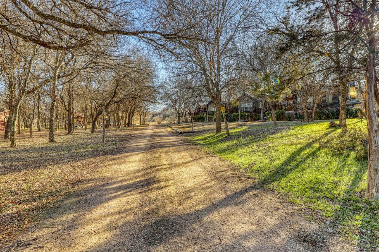 The Olive @ Mendelbaum Winery Guest Cabins Hotel Fredericksburg Exterior photo